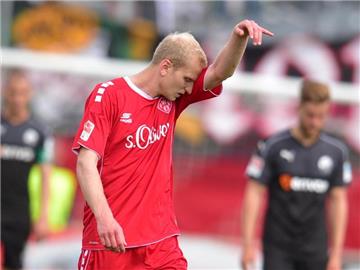 Würzburgs Clemens Schoppenhauer reagiert enttäuscht. Foto: Nicolas Armer