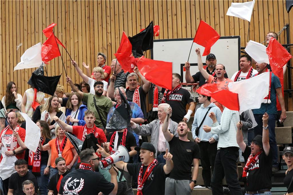 BSV Wulfen ist im ersten Play-off-Finale ein gleichwertiger Gegner Fans des BSV Wulfen beim ersten Play-off-Finale in Herford