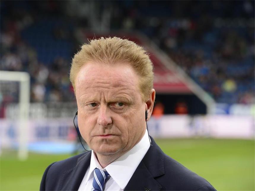 Fußballfunktionär ohrfeigt Ex-Bundesliga-Trainer Wurde von Sion-Präsident Christian Constantin handgreiflich angegangen: Ex-Stuttgart-Trainer Rolf Fringer. Foto: Urs Flueeler