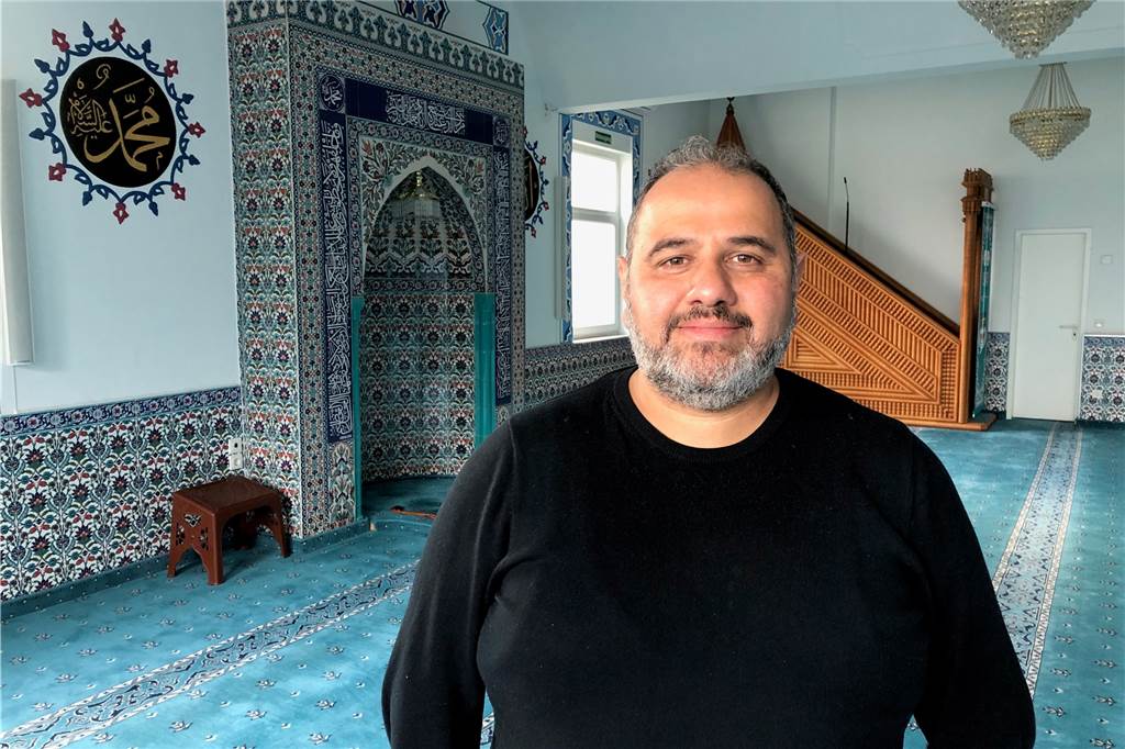 Nach Molotow-Cocktails auf Evinger Moschee: Gemeinde hat Angst vor neuem Anschlag Yakup Kaya im Gebetsraum der Ulu Moschee.