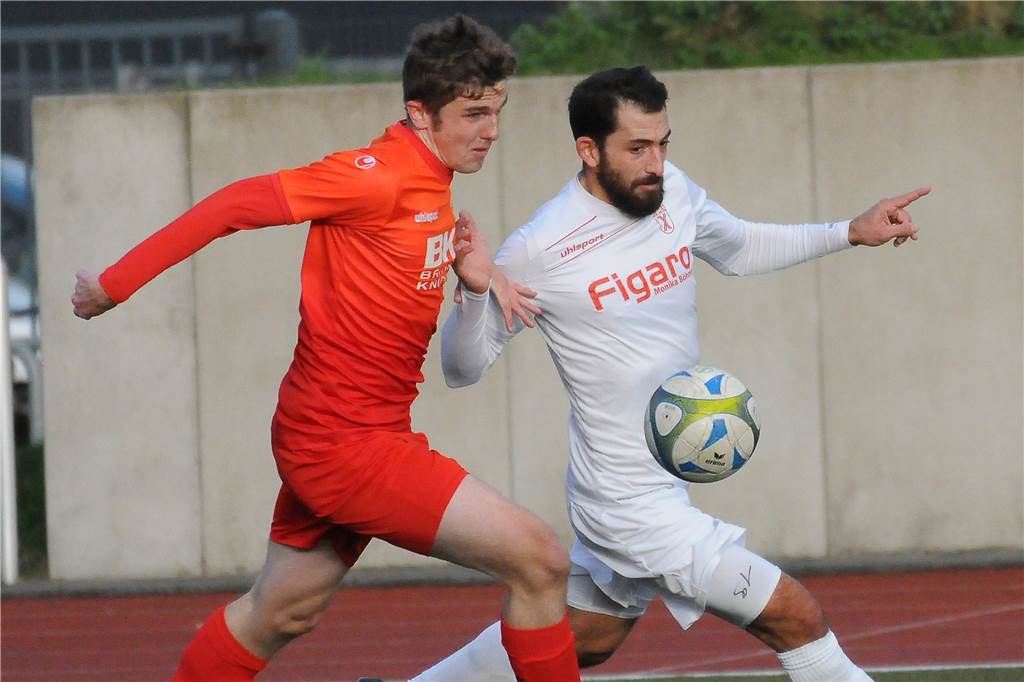 Fünf Neuzugänge auf einen Streich: Club hält sich erst komplett zurück und gibt jetzt Vollgas Yalim-Dogan Öztürk (r.) spielte im Aufstiegsjahr 2017 unter Trainer Dennis Hasecke bei der SG Castrop.