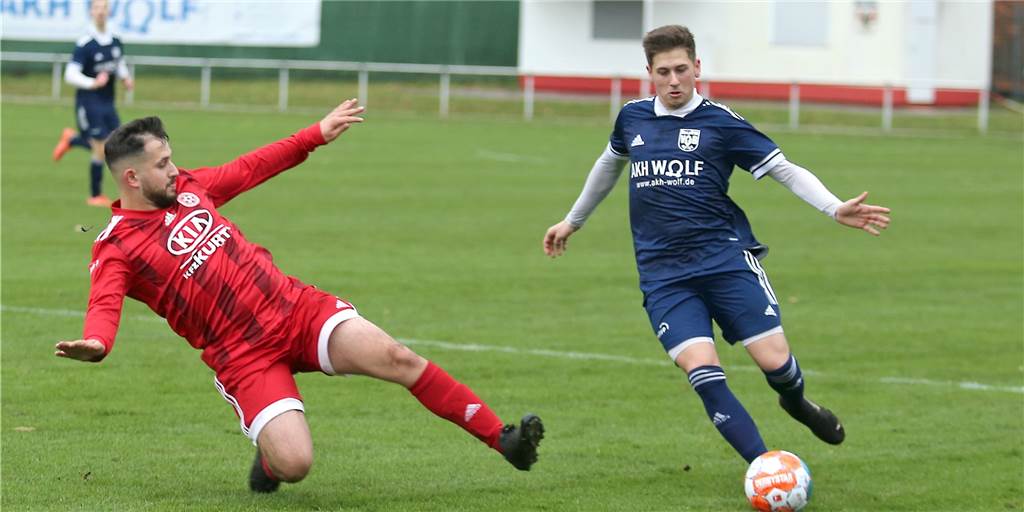 Kaymas Kehrtwende: Eigengewächs bleibt beim VfB Hüls und sagt Dorsten-Hardt ab Yannick Kayma (r.) hat es sich anders überlegt: Anstatt zum SV Dorsten-Hardt zu wechseln, bleibt das Eigengewächs nun doch beim VfB Hüls.