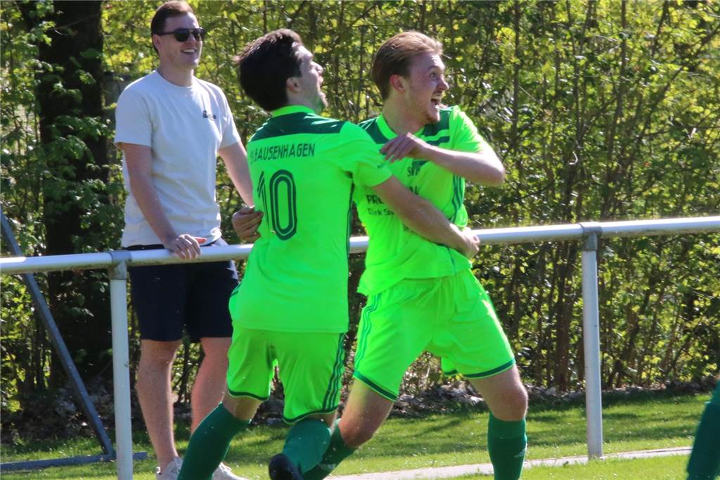 Bausenhagener Offensivspieler trifft kurios zum Sieg über Oberaden Yannick Pfahl (r.) sorgte gegen den SuS Oberaden für den 1:0-Siegtreffer.