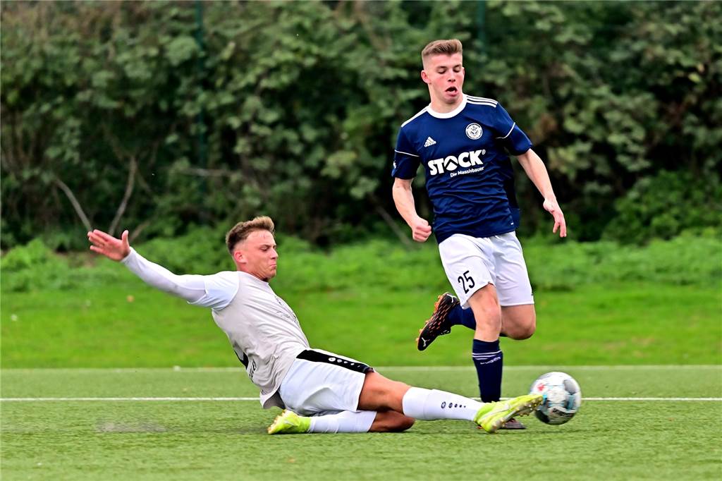 Ein wichtiger ETuS-Spieler hört auf, Ersatz ist schon da - drei U19-Zugänge Yannick Stark (r.) gehörte schon länger zum Kader der ersten Mannschaft des ETuS Haltern.