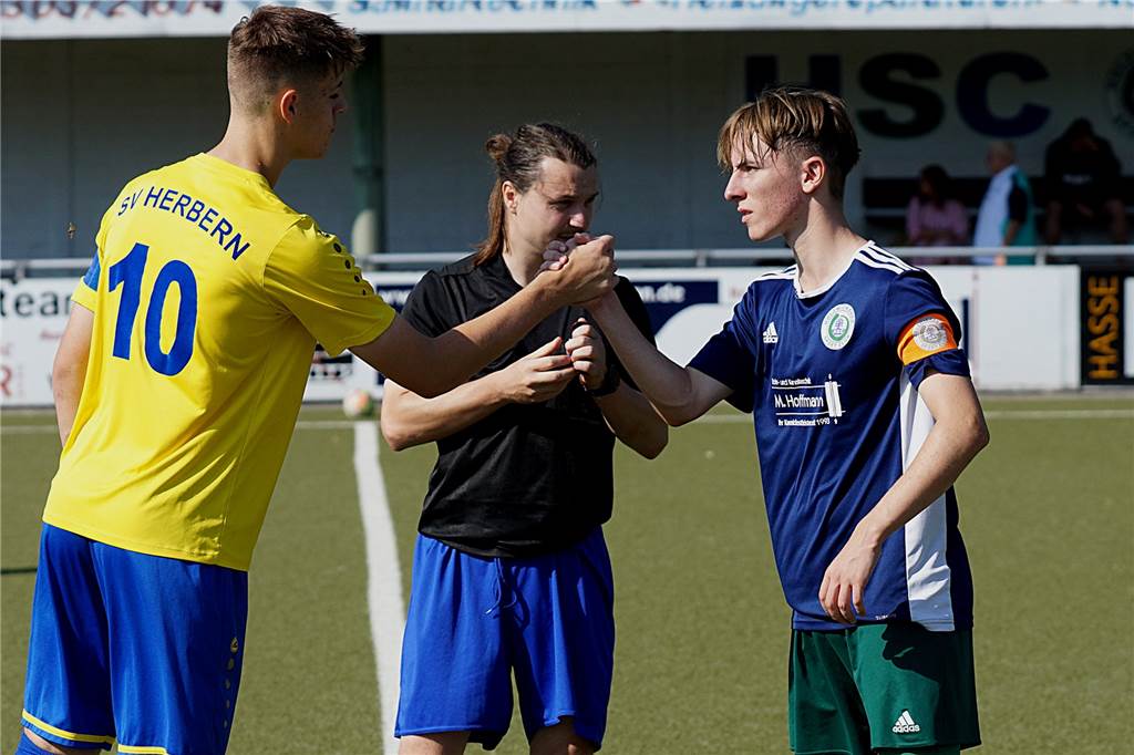 Wechsel mit Weitblick: SuS Kaiserau holt Perspektivspieler vom Holzwickeder SC Yannick Tönnes (r.) wechselt von den A-Junioren des Holzwickeder SC zurück zum SuS Kaiserau.