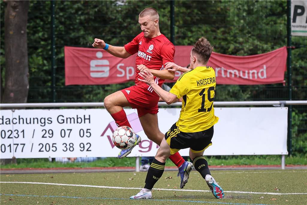 Youngster setzte sich beim SuS Kaiserau durch: Matthias Reim, viel Training und eine offene Rechnung Yannick Tönnes (Rückennummer 19) schaffte beim SuS Kaiserau direkt den Sprung zum Stammspieler.