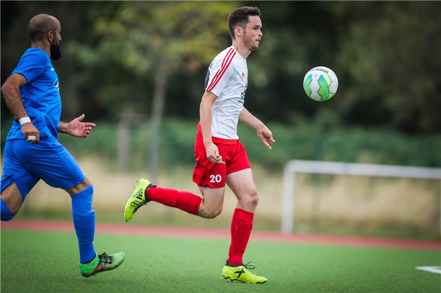 Hattrick-Schütze Yannik Tielker von Germania: „Eigentlich sollte ich auf den Außen spielen“ Yannik Tielker hatte Germania beim West-Cup schon zum Titel geschossen. Am ersten Spieltag in der Bezirksliga machte er genau dort weiter.