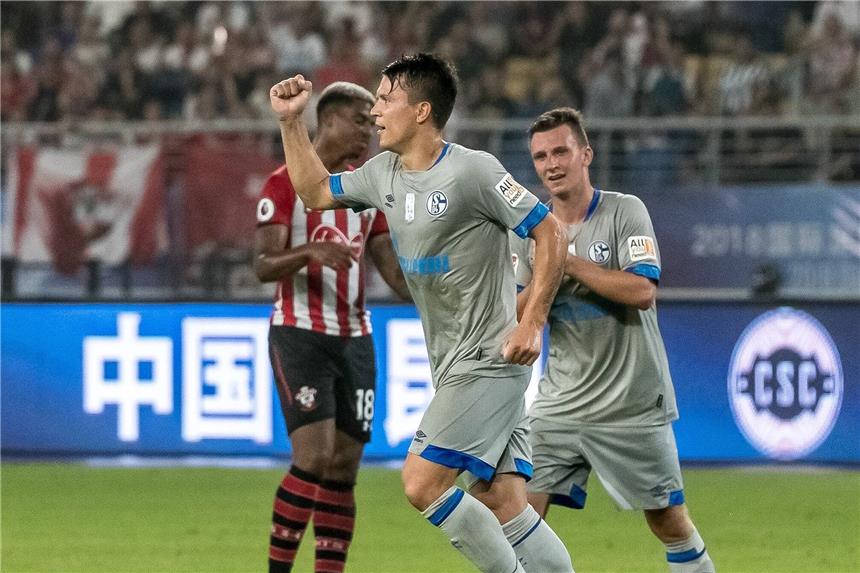 Remis im ersten Test - 3:3 gegen Southampton Yevhen Konoplyanka besorgte Schalkes 1:0-Führung.
