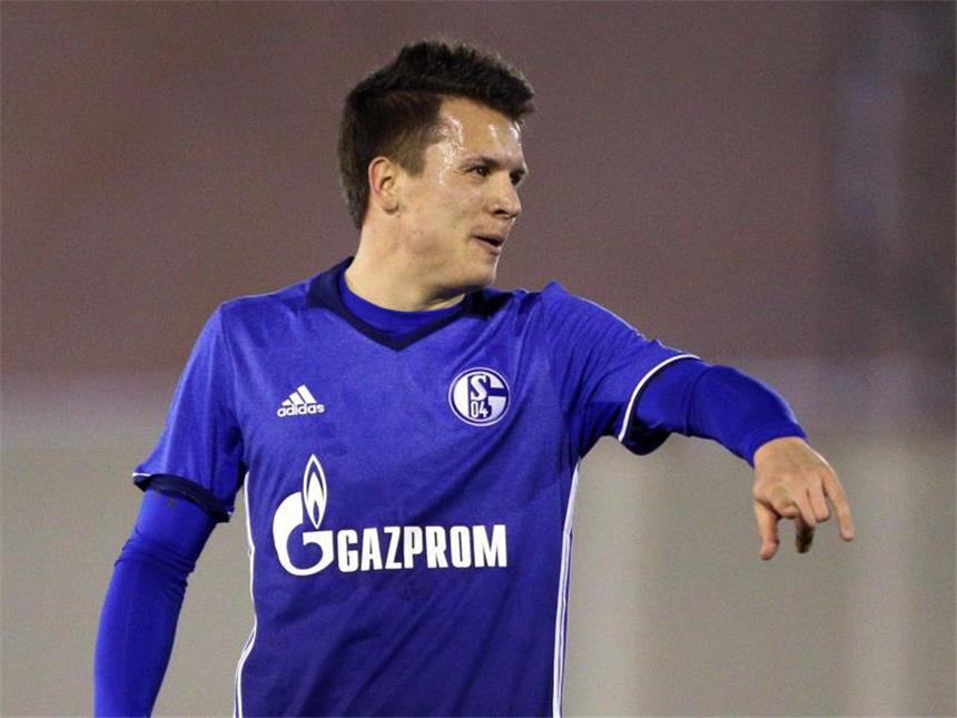 Heidel versteht Kritik an Konoplyanka-Verpflichtung Yevhen Konoplyanka wurde kurz vor dem Transferende im August 2016 vom FC Sevilla für eine Millionen-Gebühr ausgeliehen.