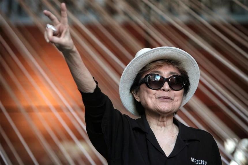 Was soll das? Yoko Ono hat eine Titelseite gestaltet - Kunst für die Pressefreiheit.