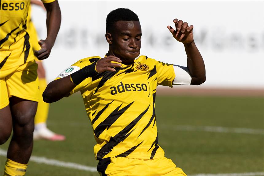 Youssoufa Moukoko ist mit dem BVB im DFB-Pokal-Einsatz Youssoufa Moukoko möchte Samstag wieder jubeln.