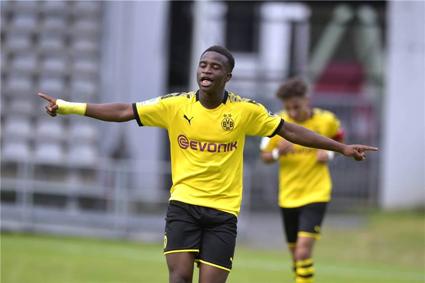 Moukoko-Show auch bei den A-Junioren: BVB-Ausnahmetalent trifft sechsmal bei Auftaktsieg Youssoufa Moukoko traf beim 9:2-Auftaktsieg gleich sechsmal.