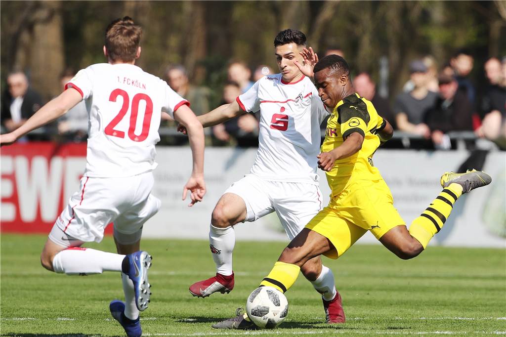 BVB-Nachwuchskoordinator Ricken: Moukoko wird Sahin nicht als jüngsten Spieler ablösen Youssoufa Moukoko trifft in der U17 nach Belieben.