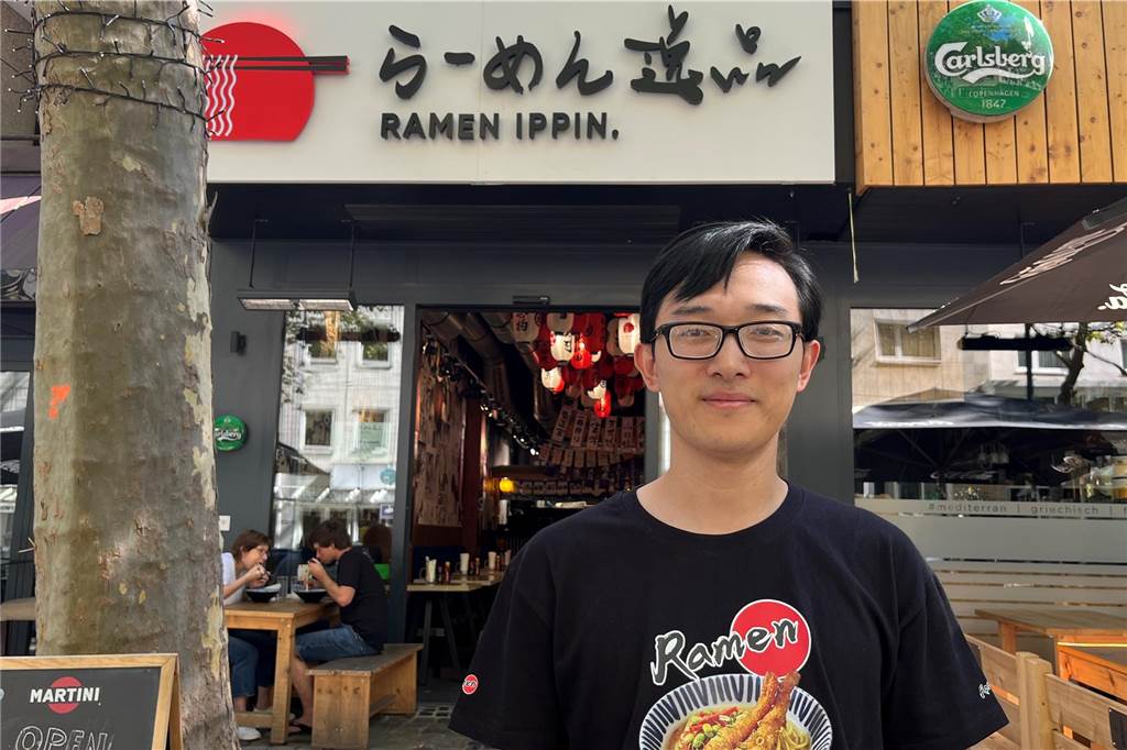 Yuan Gao vor seinem Restaurant Ramen Ippin.
