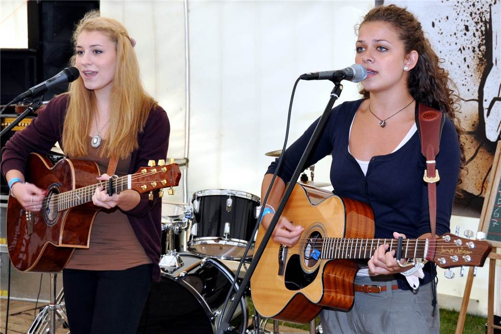Maxime Shakir: Halternerin auf dem Sprung zur Solokarriere Yula Ritter (l.) und Maxim Shakir waren 2011 als Duo YuMa in Haltern unterwegs.