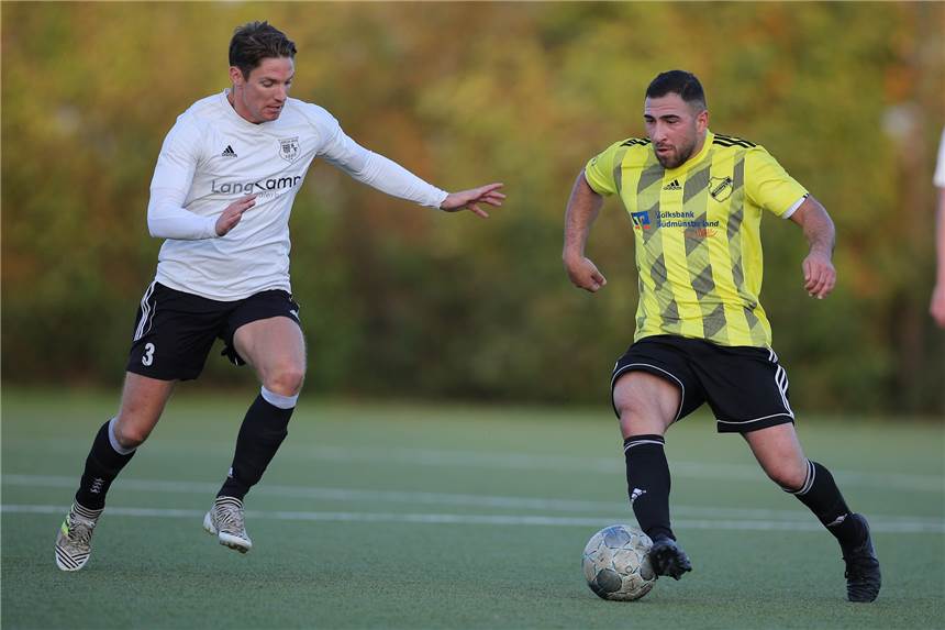 Westfalia Vinnums Niederlage war „zu hoch, aber verdient“ Yusuf Demir (r.) unterlag mit Vinnum mit 0:4.