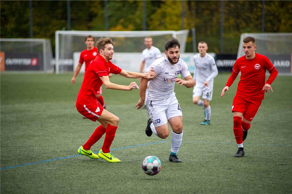 Spieler meldet sich vom TuS Haltern ab - „Er sieht sich zu Höherem berufen“ Yusuf Keskin (M.) wird nicht mehr für den TuS Haltern am See spielen.