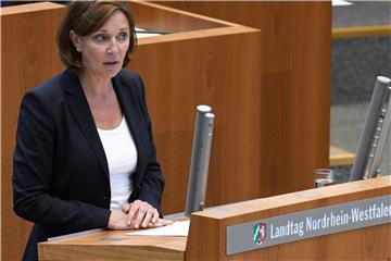 Yvonne Gebauer (FDP), Schulministerin von Nordrhein-Westfalen, im Landtag. Foto: Henning Kaiser