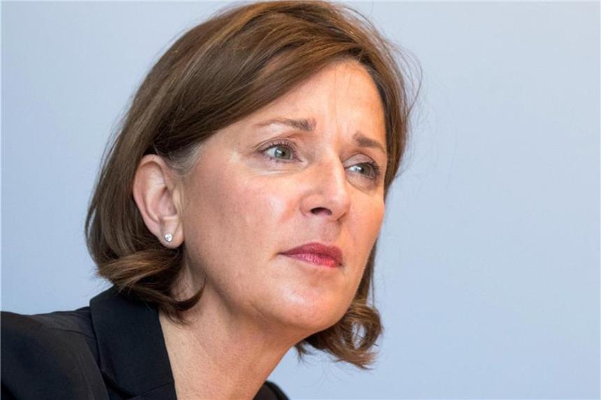 NRW: Qualitätsstandards für Unterricht mit Behinderten Yvonne Gebauer (FDP) spricht auf einer Pressekonferenz. Foto: Rolf Vennenbernd/Archiv