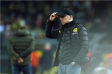 Zählte seine Mannschaft nach dem 1:1 gegen Augsburg an: BVB-Trainer Peter Stöger.