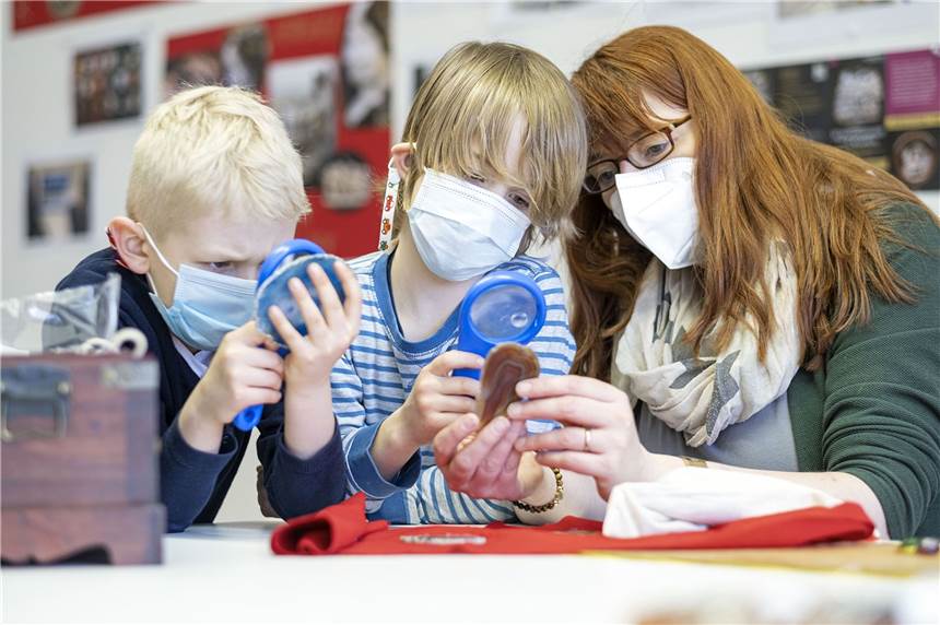 Ferienprogramm im Römermuseum bietet Edelsteinschleifer und Schatzjäger Zahleiche Führungen mit Bastelaktionen erwarten Familien mit Kindern im Oktober im LWL-Römermuseum.