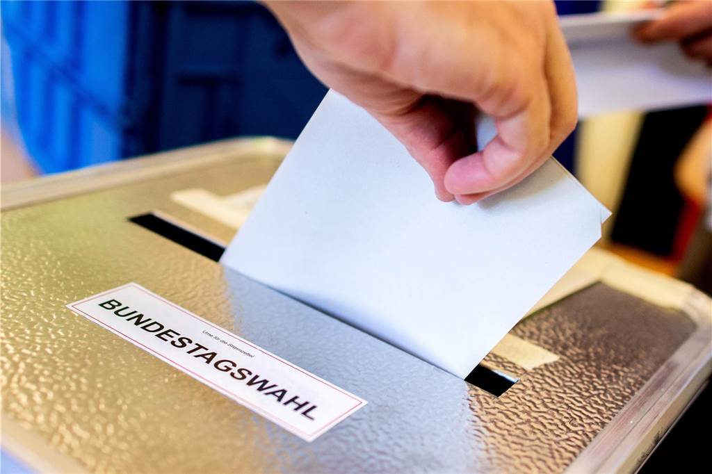 Eine Wahlurne für die Bundestagswahl
