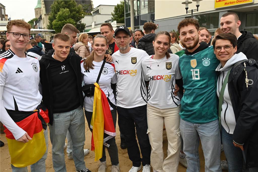 Zahlreiche Dorstener haben das Deutschland-Spiel beim Public Viewing am Platz der Deutschen Einheit verfolgt.