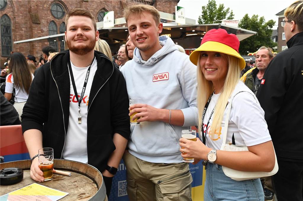 Zahlreiche Dorstener haben das Deutschland-Spiel beim Public Viewing am Platz der Deutschen Einheit verfolgt.