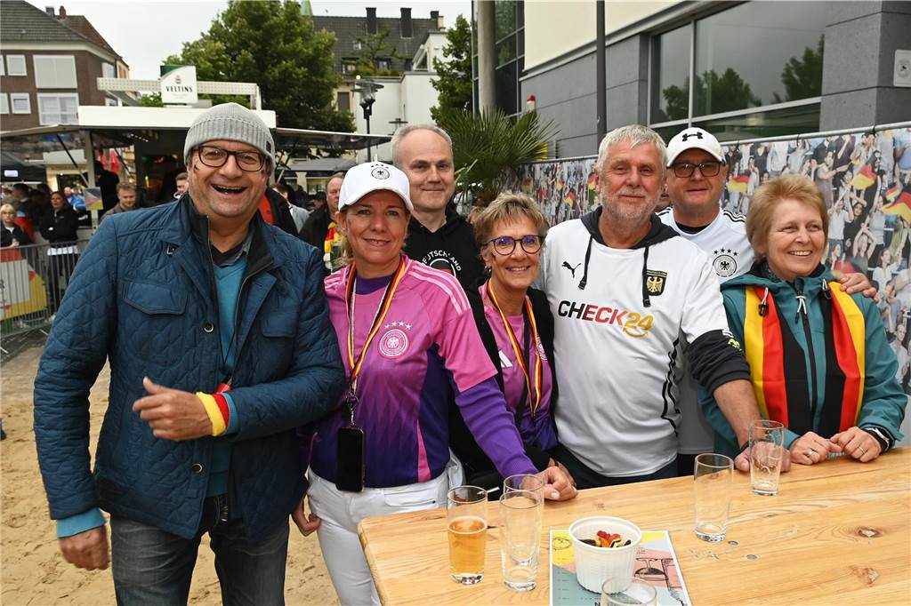 Zahlreiche Dorstener haben das Deutschland-Spiel beim Public Viewing am Platz der Deutschen Einheit verfolgt.