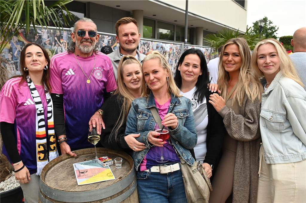Zahlreiche Dorstener haben das Deutschland-Spiel beim Public Viewing am Platz der Deutschen Einheit verfolgt.