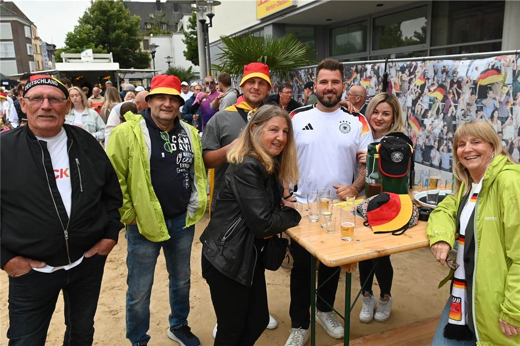 Zahlreiche Dorstener haben das Deutschland-Spiel beim Public Viewing am Platz der Deutschen Einheit verfolgt.