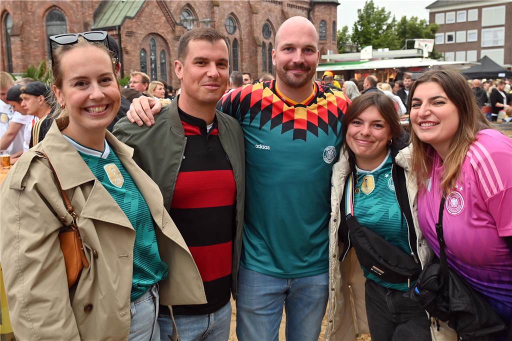 Zahlreiche Dorstener haben das Deutschland-Spiel beim Public Viewing am Platz der Deutschen Einheit verfolgt.