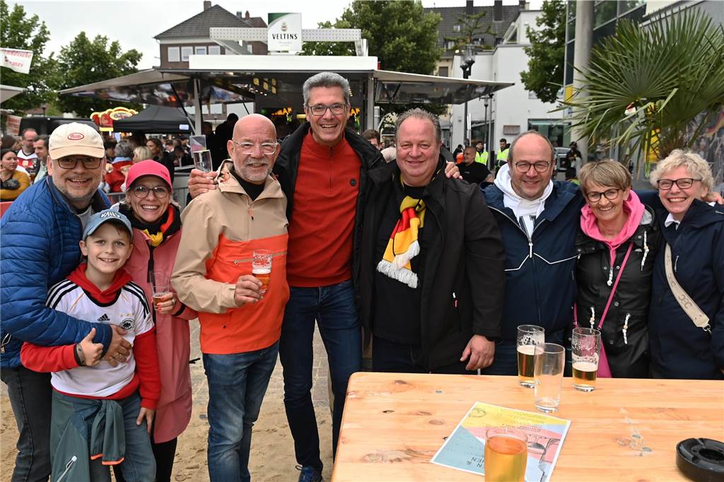 Zahlreiche Dorstener haben das Deutschland-Spiel beim Public Viewing am Platz der Deutschen Einheit verfolgt.