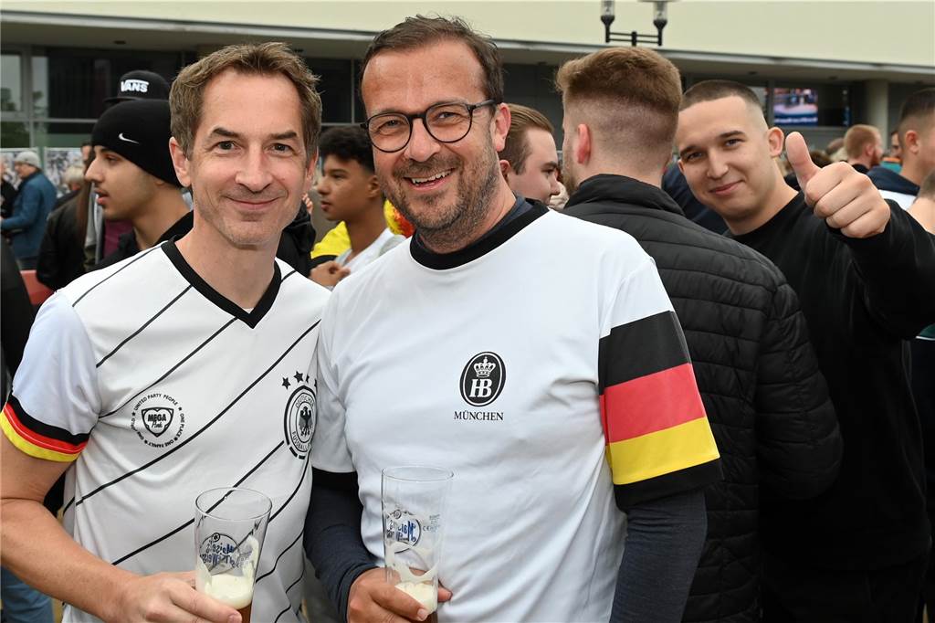 Zahlreiche Dorstener haben das Deutschland-Spiel beim Public Viewing am Platz der Deutschen Einheit verfolgt.