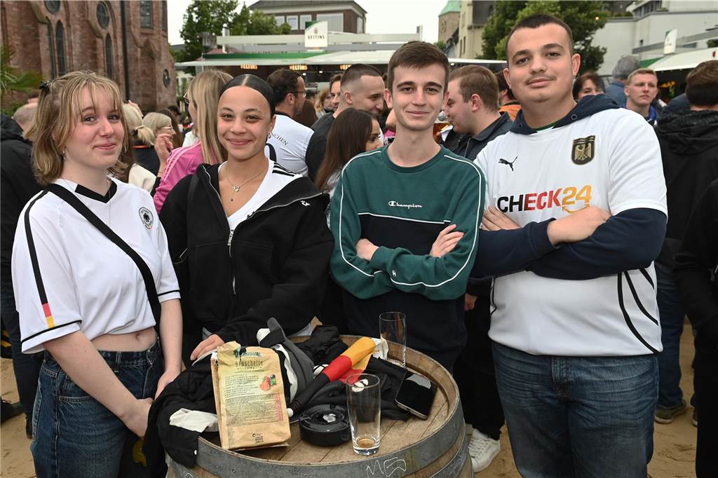 Zahlreiche Dorstener haben das Deutschland-Spiel beim Public Viewing am Platz der Deutschen Einheit verfolgt.