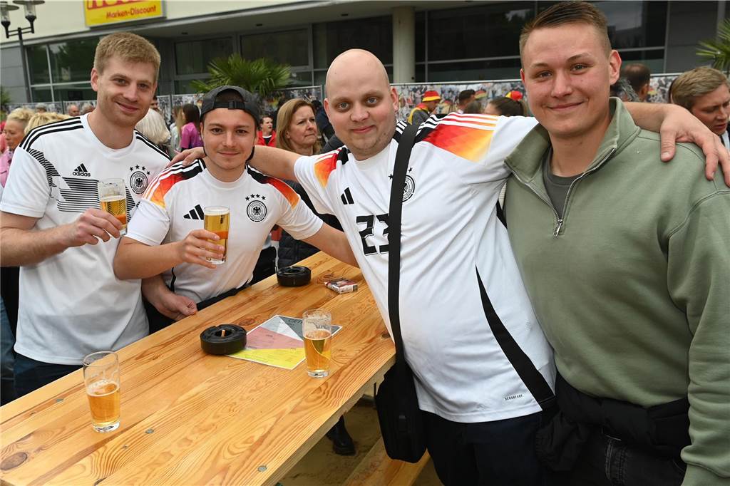 Zahlreiche Dorstener haben das Deutschland-Spiel beim Public Viewing am Platz der Deutschen Einheit verfolgt.