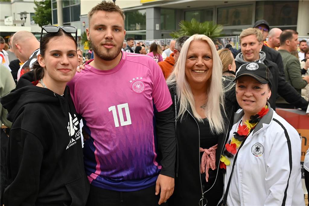 Zahlreiche Dorstener haben das Deutschland-Spiel beim Public Viewing am Platz der Deutschen Einheit verfolgt.