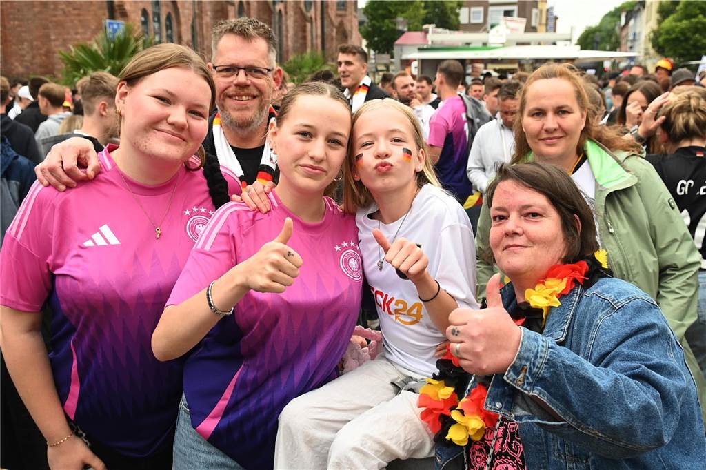 Zahlreiche Dorstener haben das Deutschland-Spiel beim Public Viewing am Platz der Deutschen Einheit verfolgt.