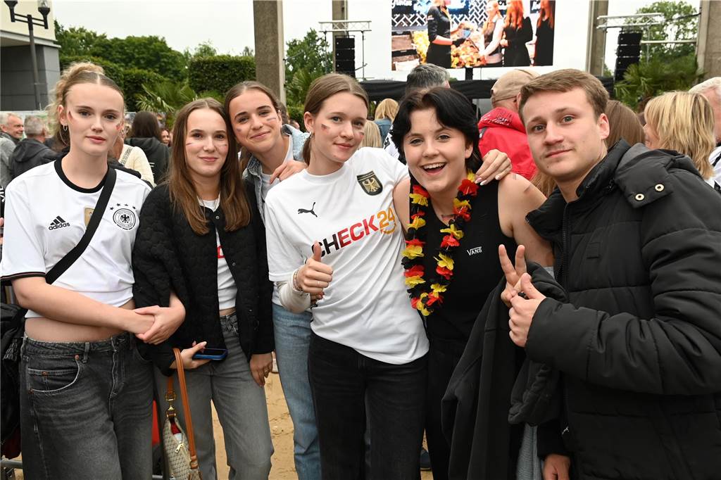 Zahlreiche Dorstener haben das Deutschland-Spiel beim Public Viewing am Platz der Deutschen Einheit verfolgt.