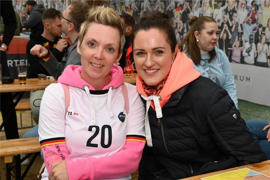 Zahlreiche Dorstener haben das Deutschland-Spiel beim Public Viewing am Platz der Deutschen Einheit verfolgt.