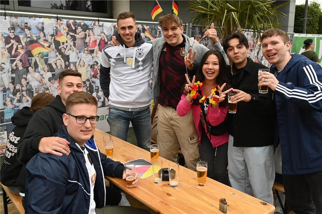 Zahlreiche Dorstener haben das Deutschland-Spiel beim Public Viewing am Platz der Deutschen Einheit verfolgt.