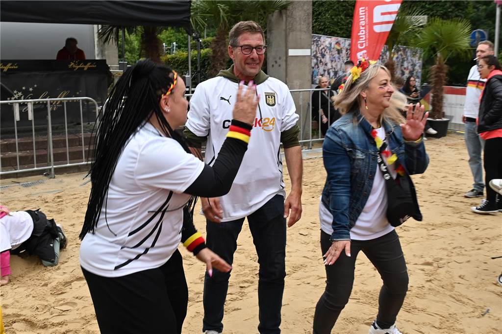 Zahlreiche Dorstener haben das Deutschland-Spiel beim Public Viewing am Platz der Deutschen Einheit verfolgt.