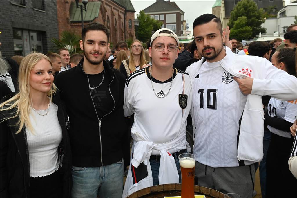 Zahlreiche Dorstener haben das Deutschland-Spiel beim Public Viewing am Platz der Deutschen Einheit verfolgt.