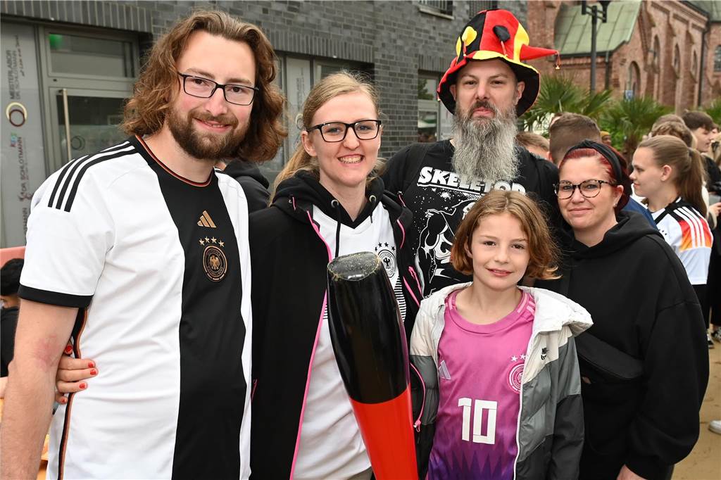 Zahlreiche Dorstener haben das Deutschland-Spiel beim Public Viewing am Platz der Deutschen Einheit verfolgt.
