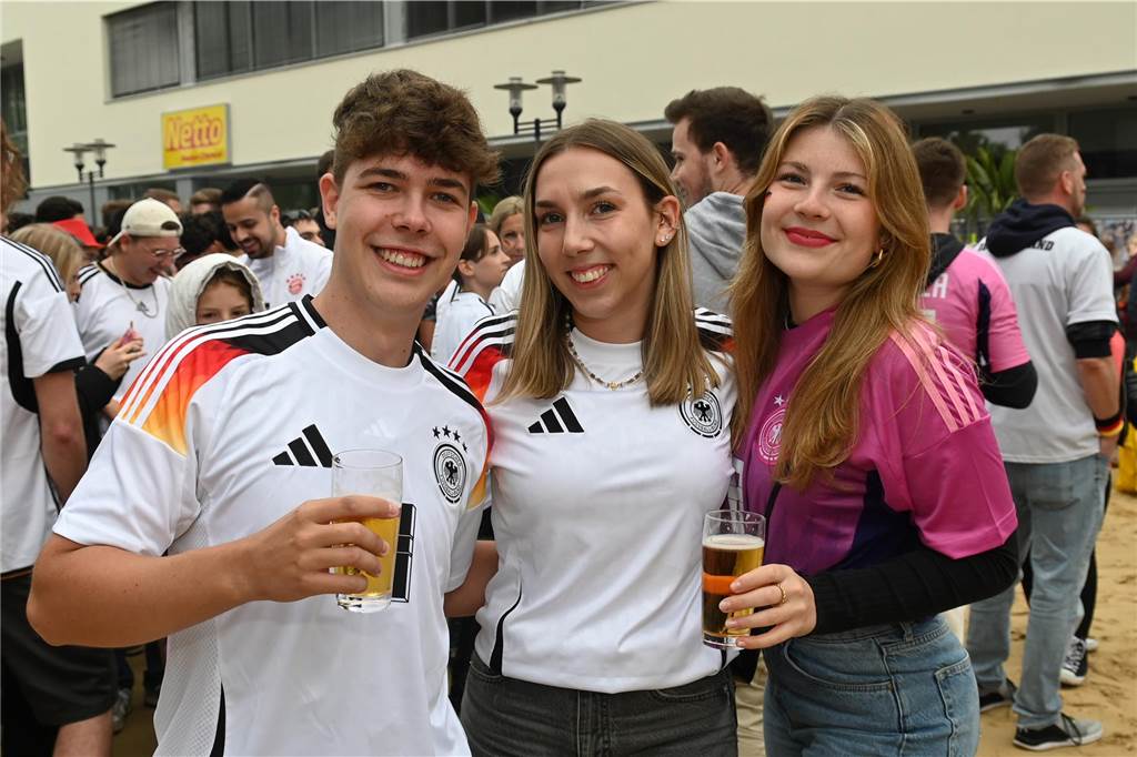 Zahlreiche Dorstener haben das Deutschland-Spiel beim Public Viewing am Platz der Deutschen Einheit verfolgt.