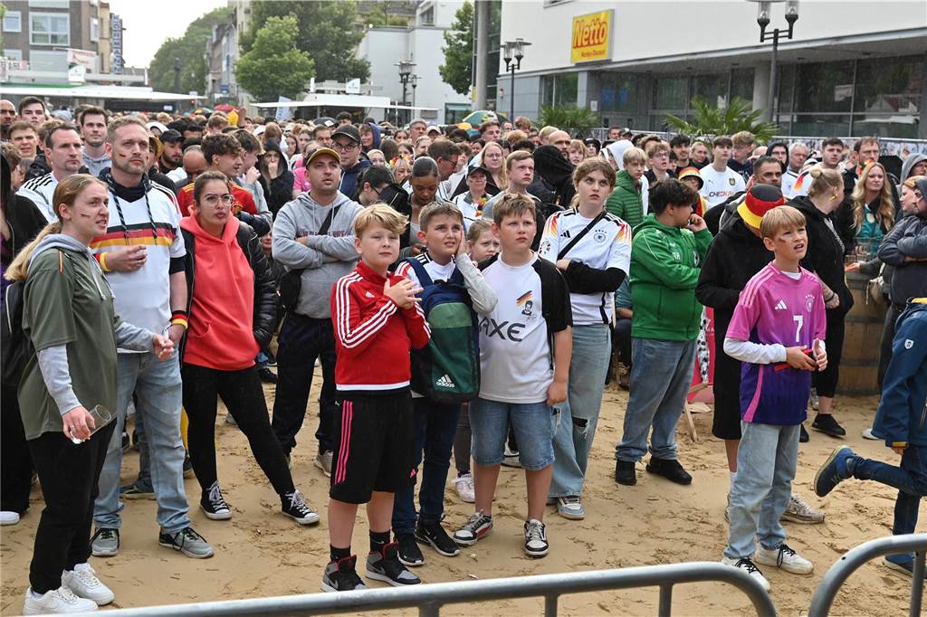 Zahlreiche Dorstener haben das Deutschland-Spiel beim Public Viewing am Platz der Deutschen Einheit verfolgt.