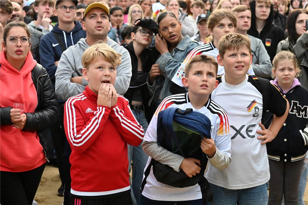 Zahlreiche Dorstener haben das Deutschland-Spiel beim Public Viewing am Platz der Deutschen Einheit verfolgt.