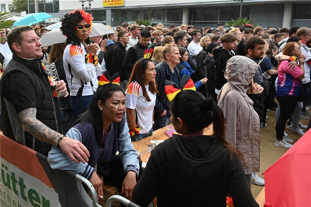 Zahlreiche Dorstener haben das Deutschland-Spiel beim Public Viewing am Platz der Deutschen Einheit verfolgt.