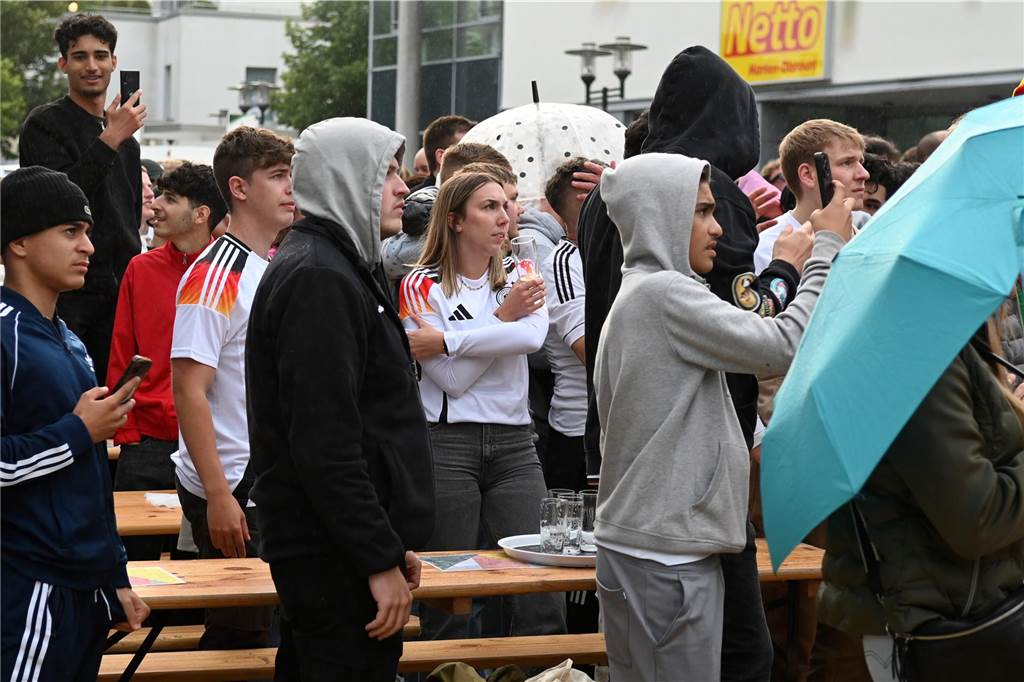 Zahlreiche Dorstener haben das Deutschland-Spiel beim Public Viewing am Platz der Deutschen Einheit verfolgt.