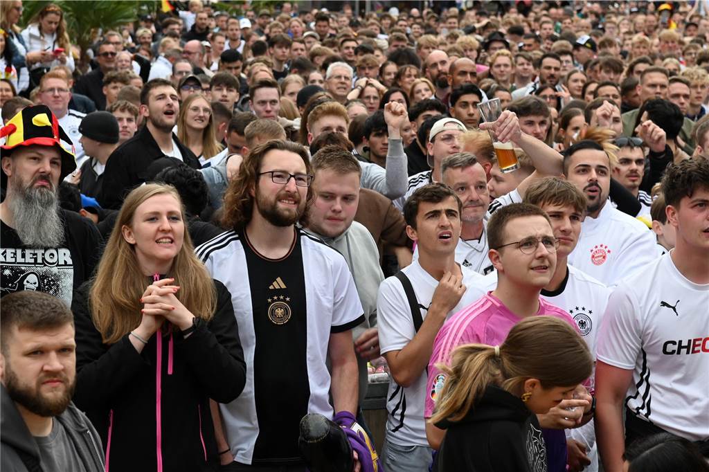 Zahlreiche Dorstener haben das Deutschland-Spiel beim Public Viewing am Platz der Deutschen Einheit verfolgt.